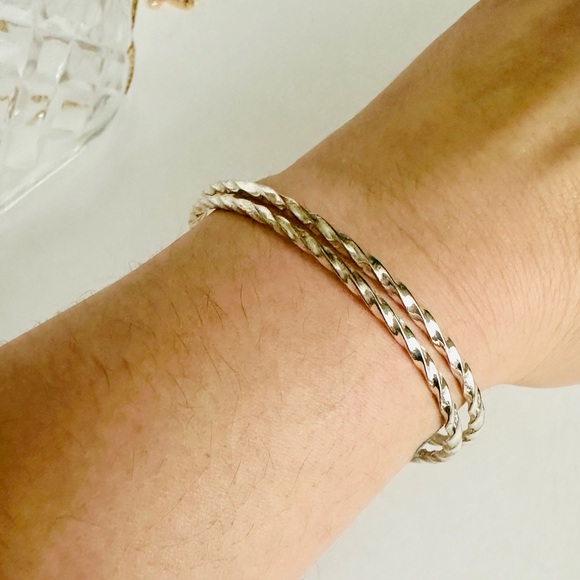 Twin Sterling Silver Dainty Twisted Bangle Bracelets, Signed FAS 925, 9g - Picture 5 of 7